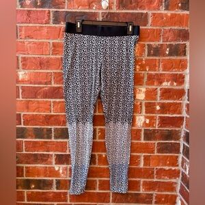 Cabi #3128 Womens Medium Easy Leggings Ombre Animal Print